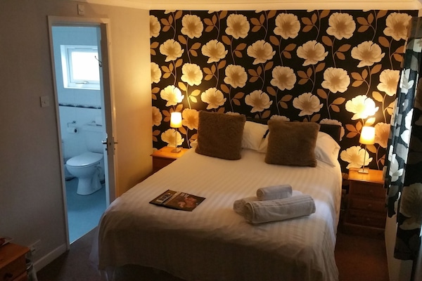 Standard Double Room | 1 bedroom, desk, soundproofing, free cots/infant beds
