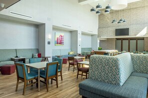 Lobby - Hampton Inn & Suites Cleburne (Cleburne)