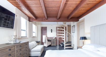 Garrison Inn Boutique Hotel