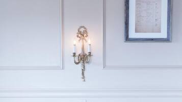 Literie de qualité supérieure, décoration personnalisée, bureau