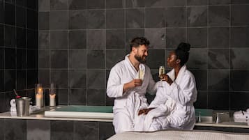 Salas para tratamentos a dois, sauna a vapor, tratamentos corporais
