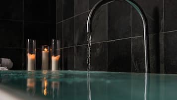 Couples treatment rooms, steam room, body treatments