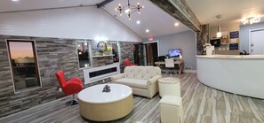 Lobby sitting area - Dragonfly Inn and Suites (Hastings)