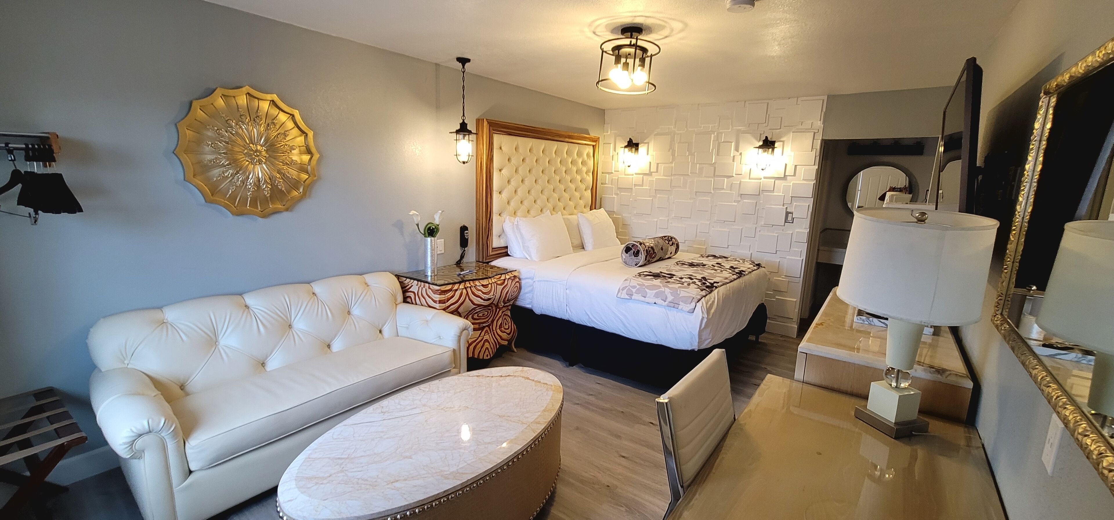 Classic (Non- Pet) King Room | 高档床上用品、羽绒被、特色装修、特色家居