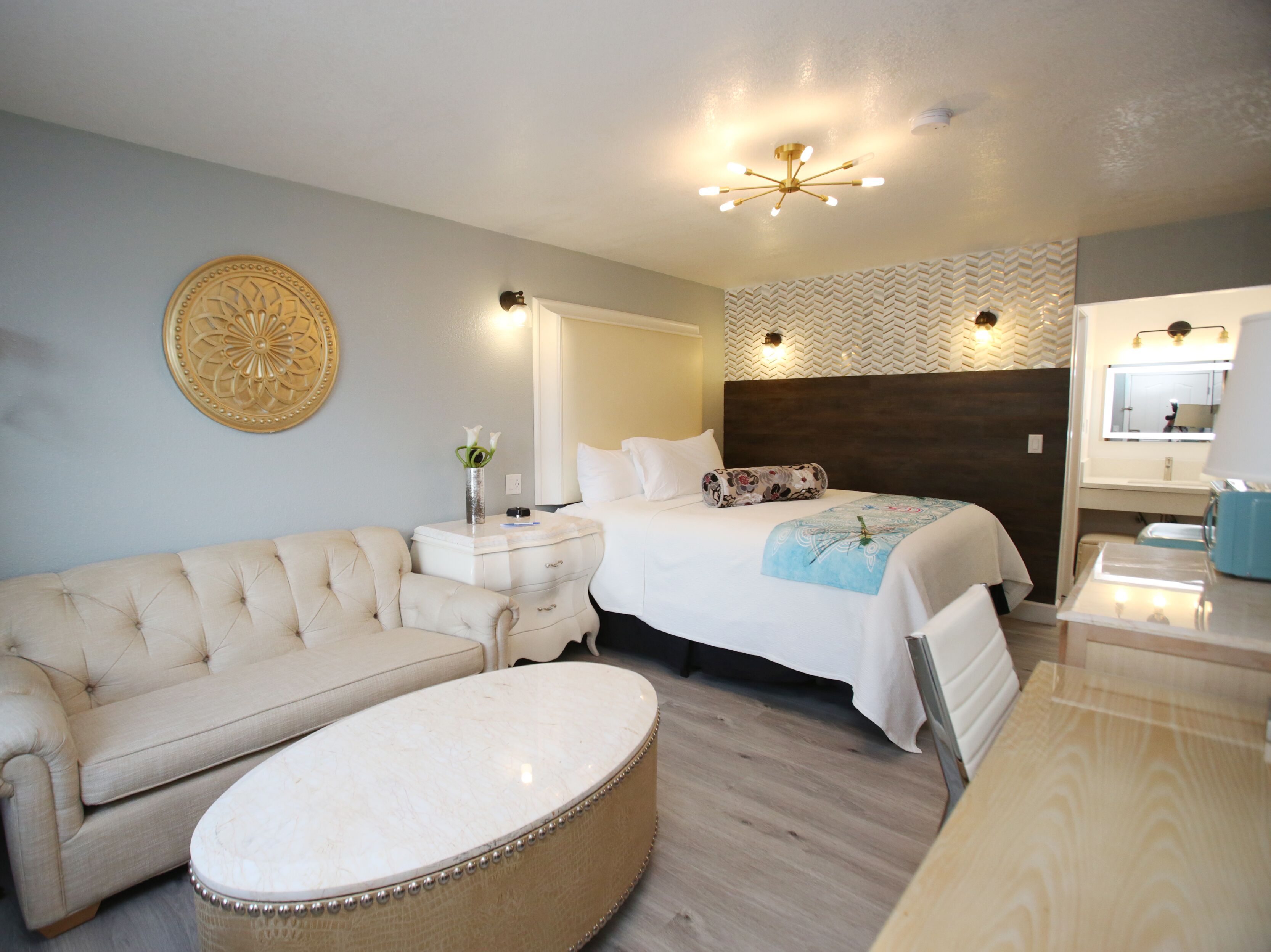 Classic (Non- Pet) King Room