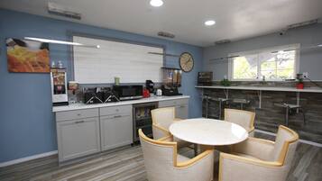 Desayuno de autoservicio incluido todos los días