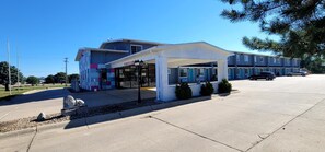 Front of property - Dragonfly Inn and Suites (Hastings)