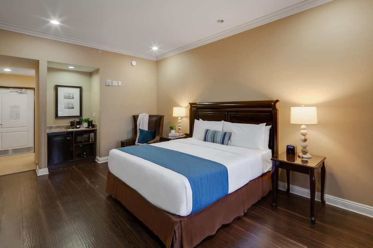 Suite estudio, 1 cama King size, con acceso para personas discapacitadas | Ropa de cama de alta calidad, edredón y camas con pillow-top