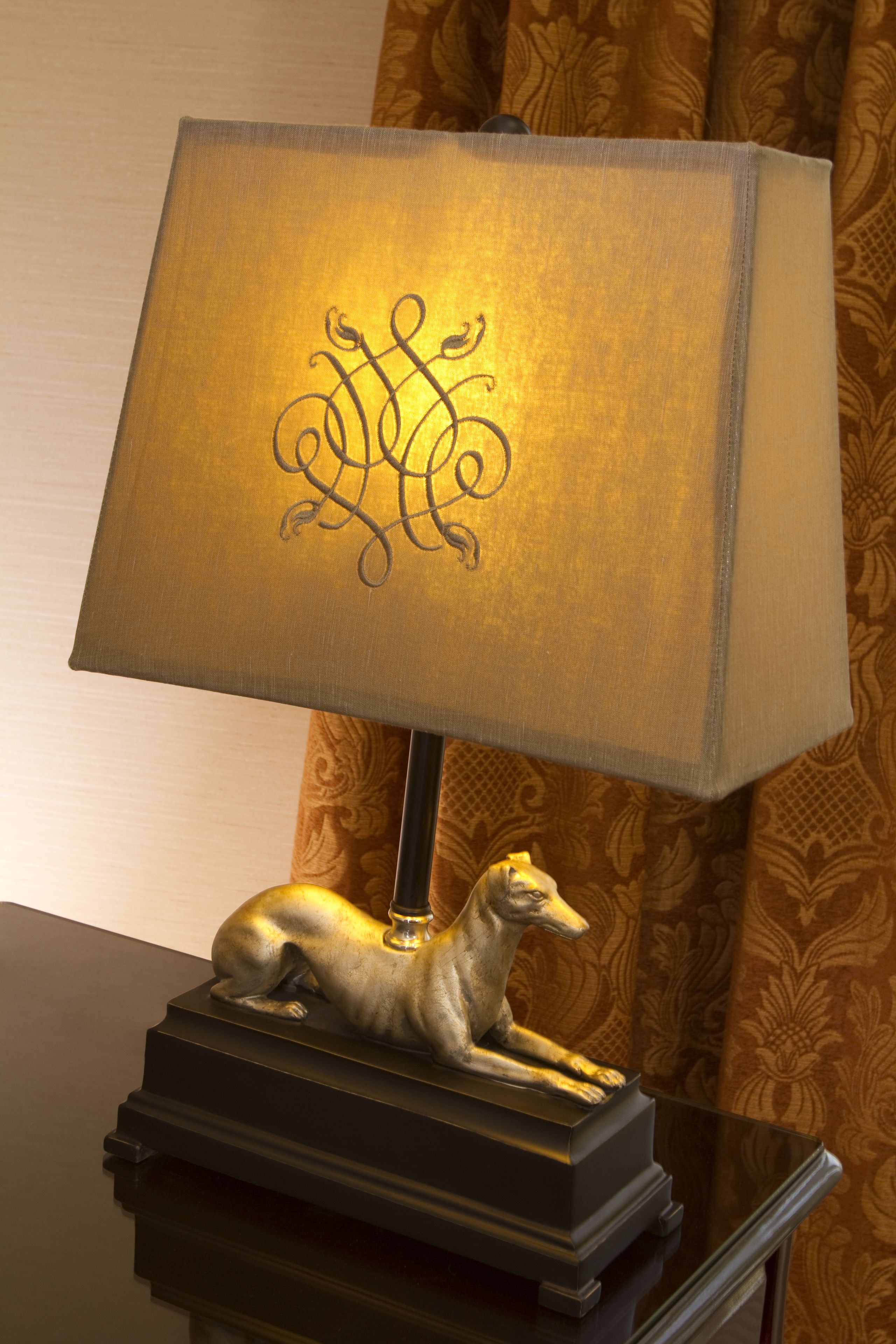 32-inch flat-screen tv with cable channels, tv, ipod dock