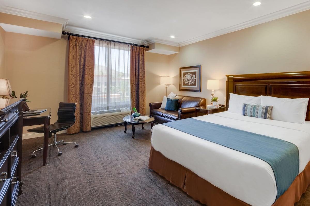 Habitación estándar | Ropa de cama de alta calidad, edredón y camas con pillow-top