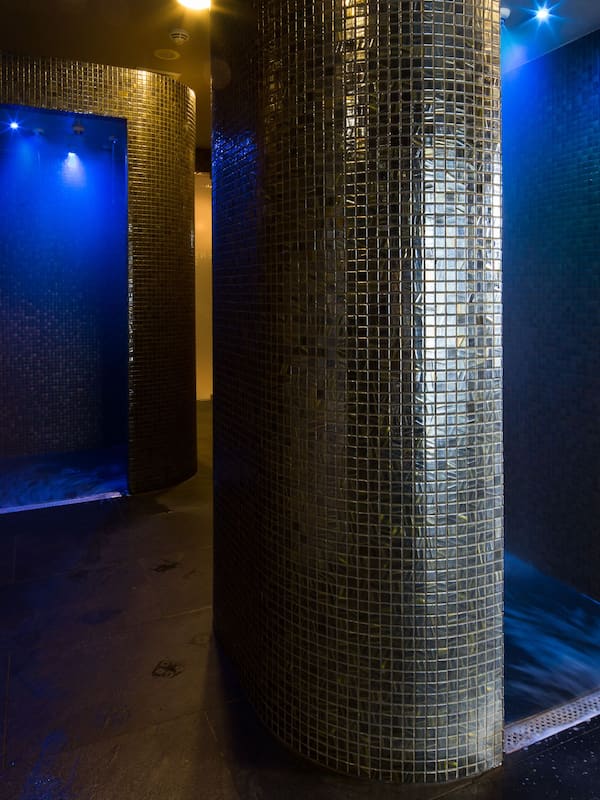 Couples treatment rooms, sauna, hot tub, steam room, body treatments