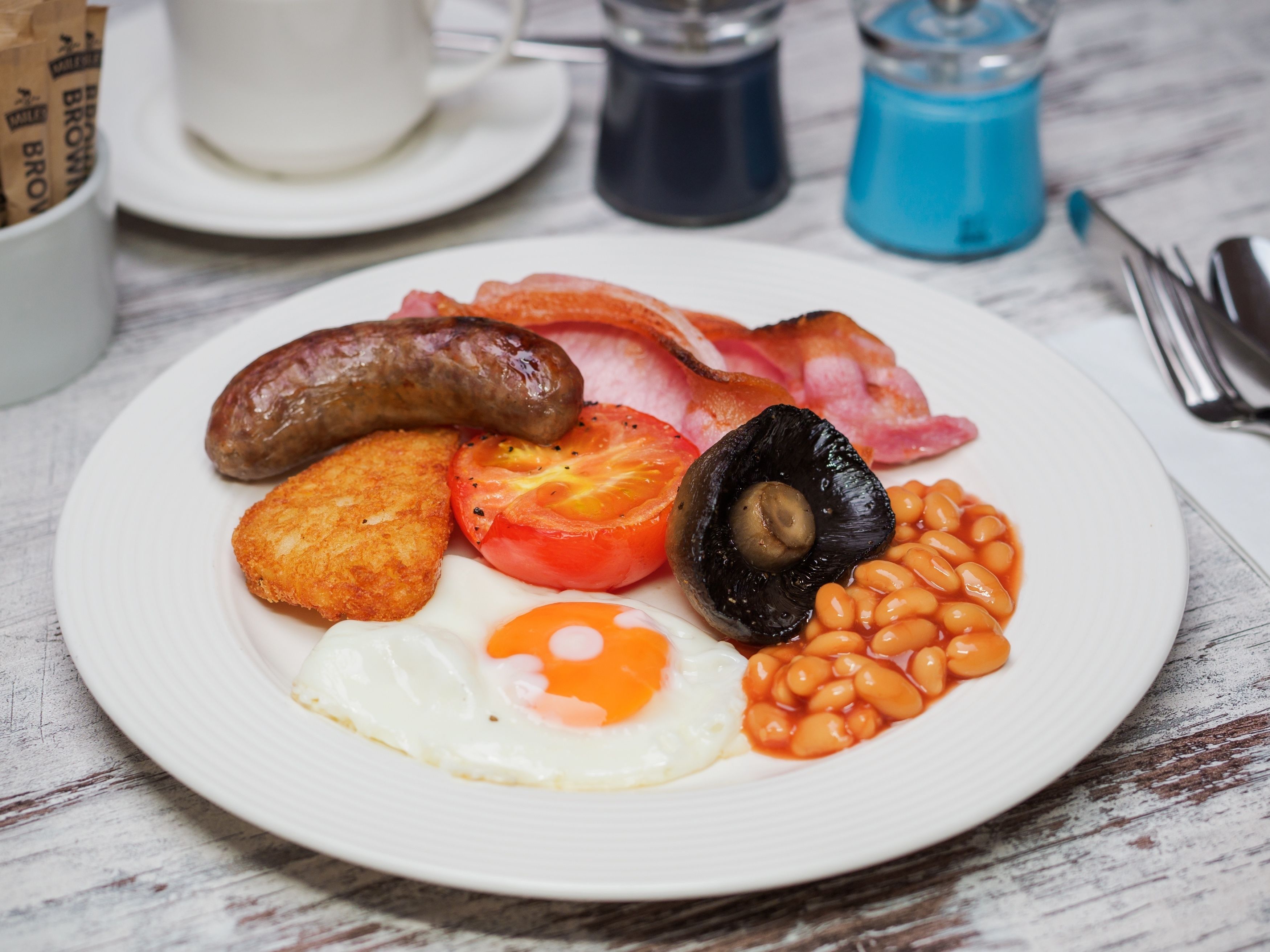 free daily full breakfast