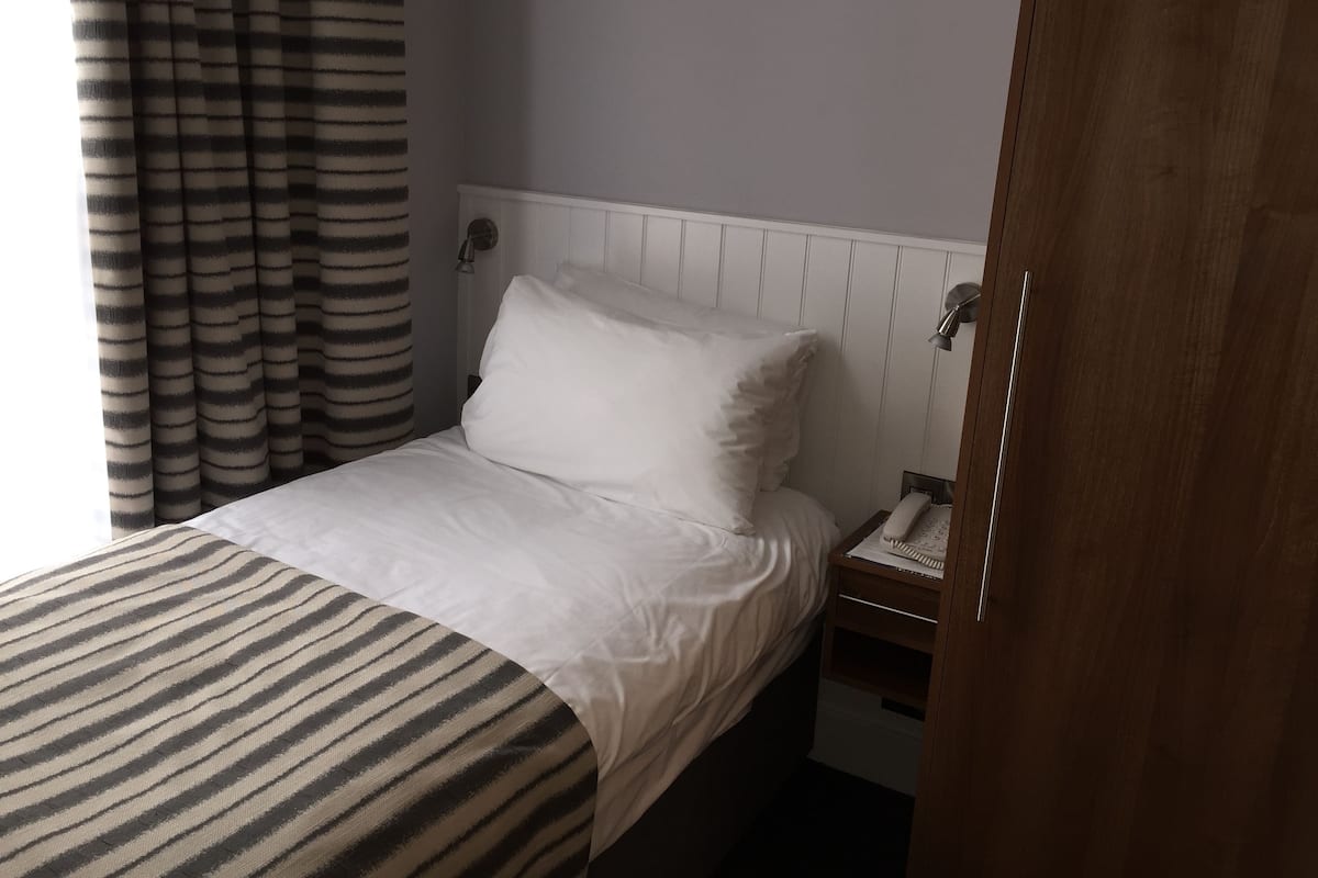 Kamar Single | Setrika/meja setrika, Wi-Fi gratis, dan seprai linen