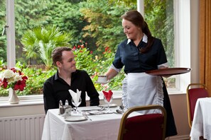 Daily full breakfast (GBP 9.50 per person)