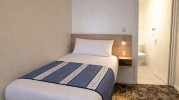 Habitación individual | Decoración individual, tabla de planchar con plancha, wifi gratis