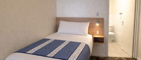 Single Room | Individually decorated, iron/ironing board, free WiFi, bed sheets