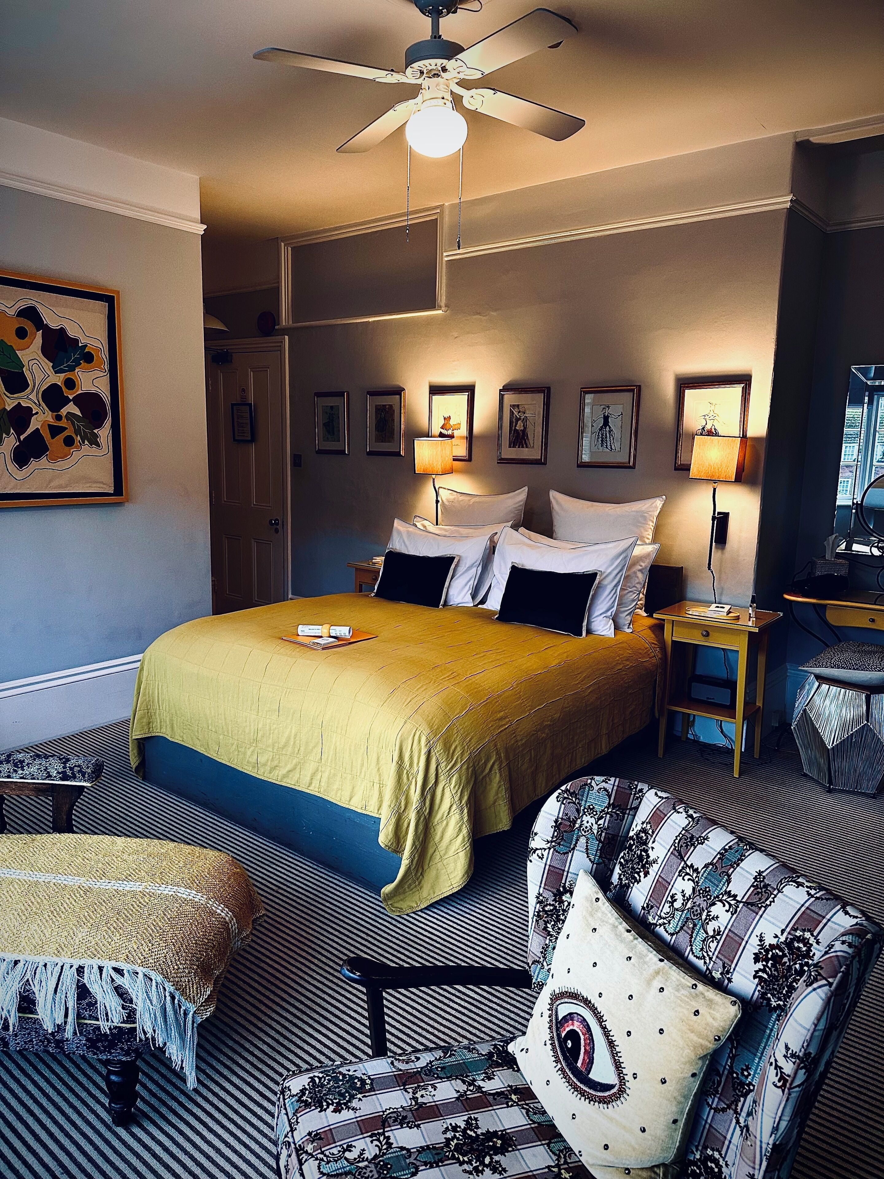 6 bedrooms, Egyptian cotton sheets, premium bedding, down duvets