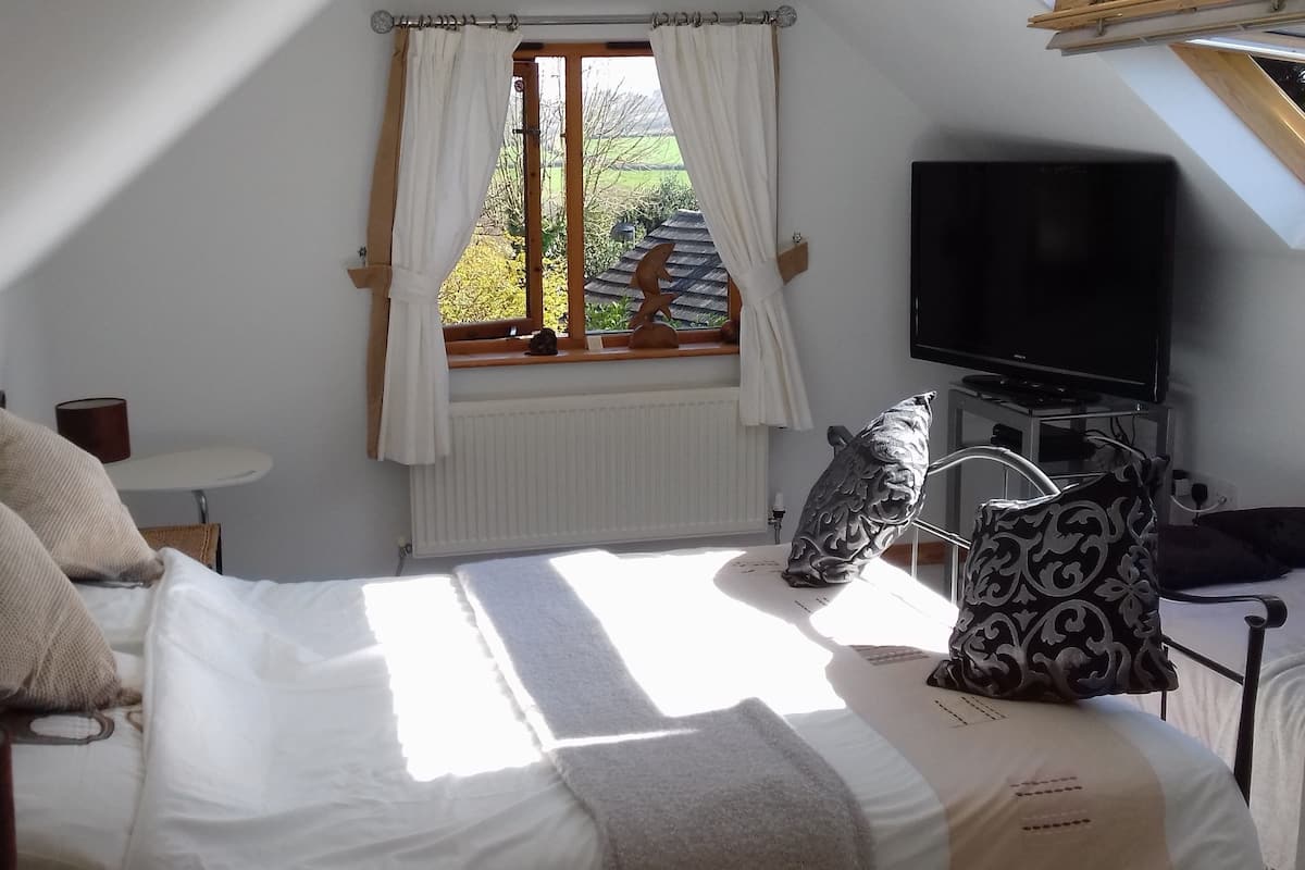 Landhydrock Room | In-room safe, free cots/infant beds, free WiFi, bed sheets