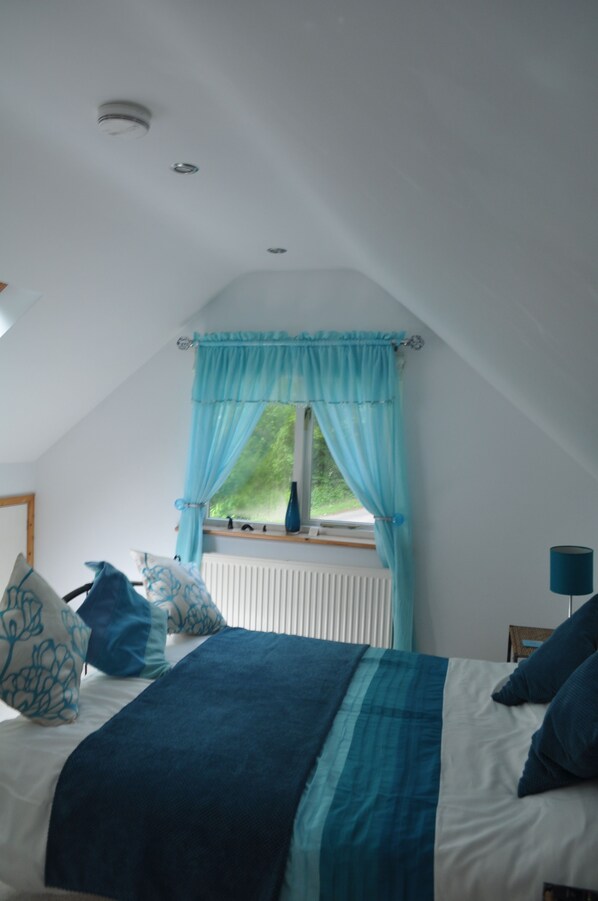 Doppelzimmer | Zimmersafe, kostenlose Babybetten, kostenloses WLAN, Bettwäsche