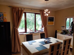 Breakfast area - Meadow Oak (Bodmin)