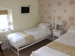 Chambre avec lits jumeaux, salle de bains attenante (Gold)