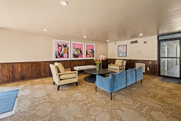 Lobby sitting area - Hotel Francis (St. Francisville)