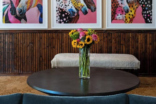 Lobby lounge
