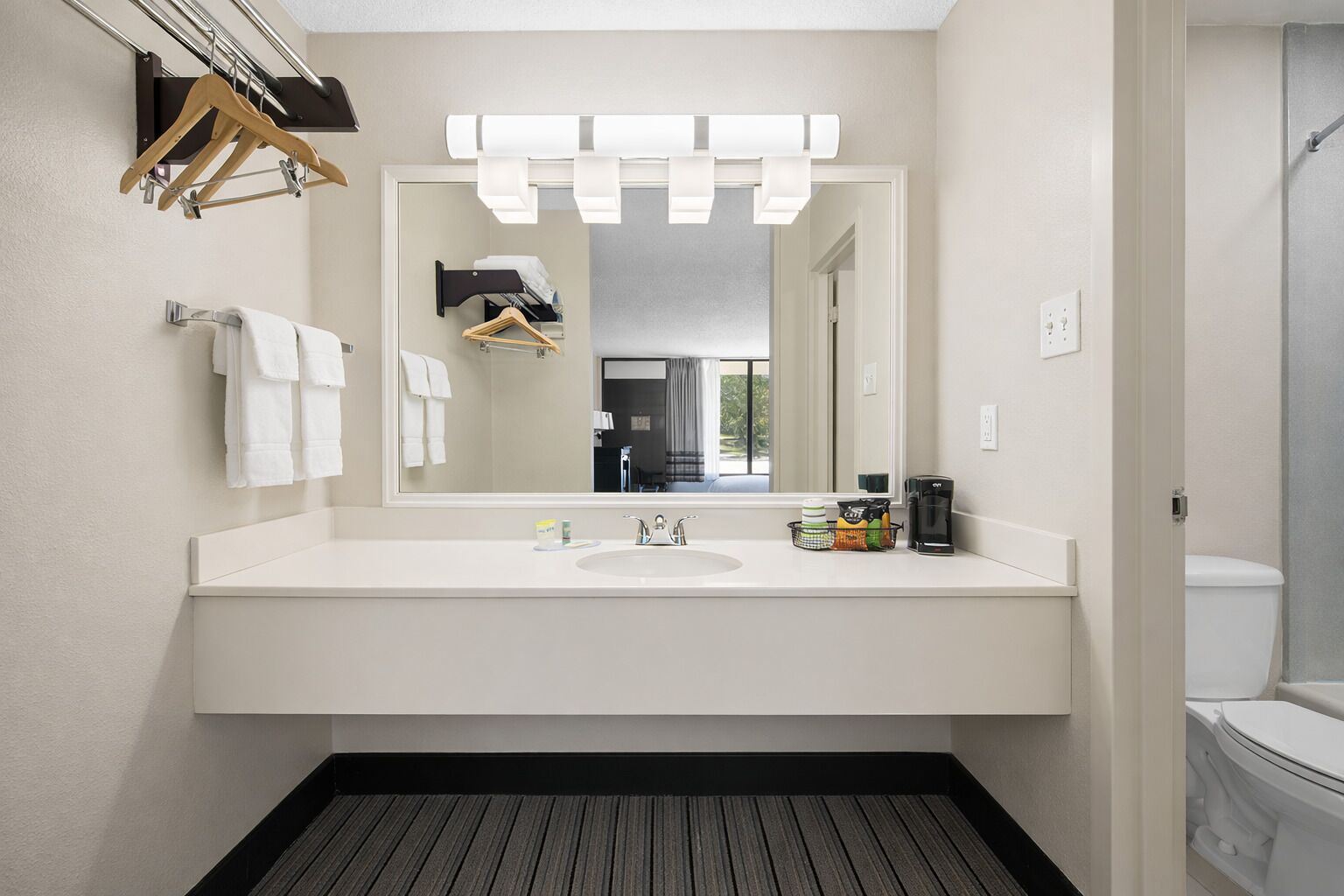 Combined shower/bathtub, hair dryer, towels