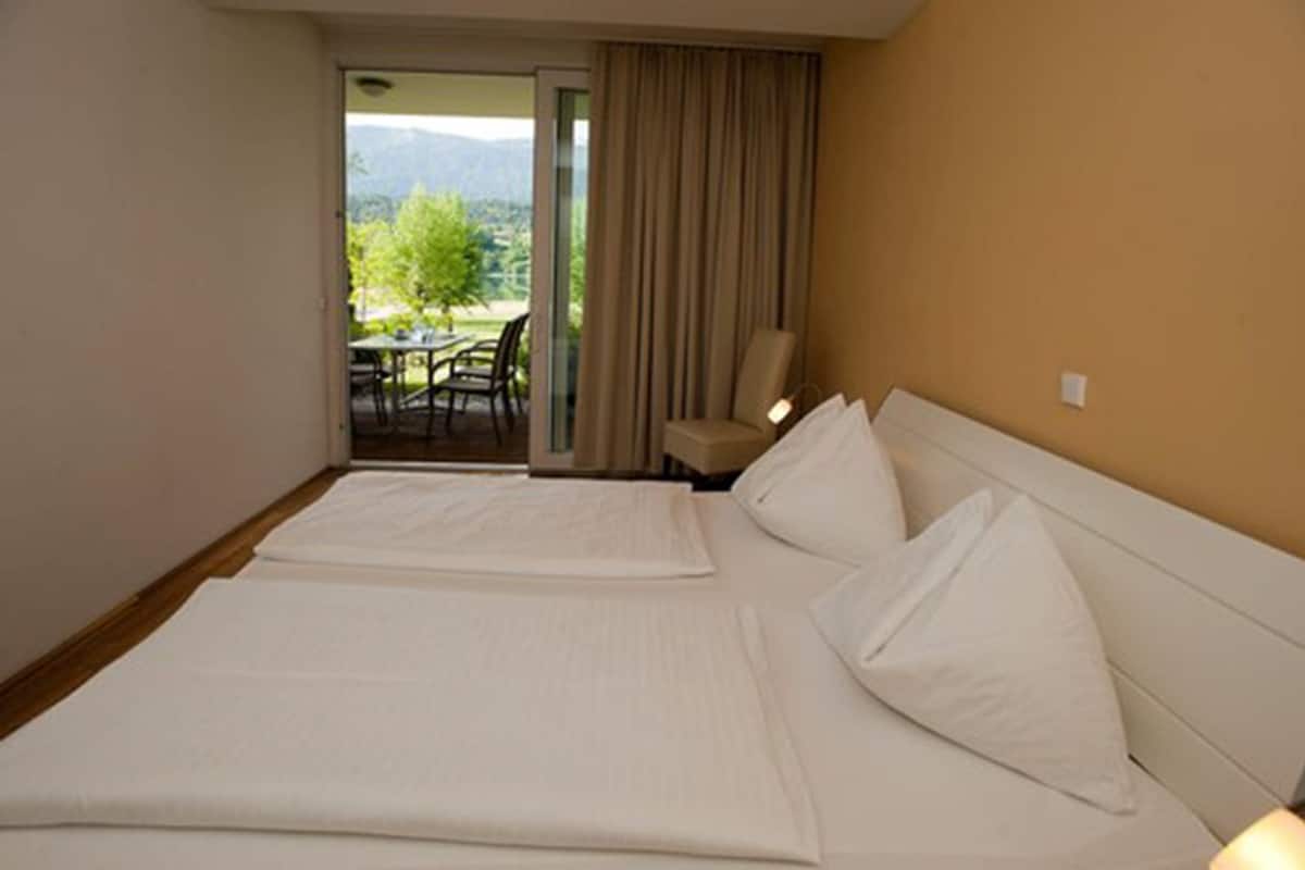 junior apartment, 1 bedroom, balcony, lake view | in-room safe, free wifi