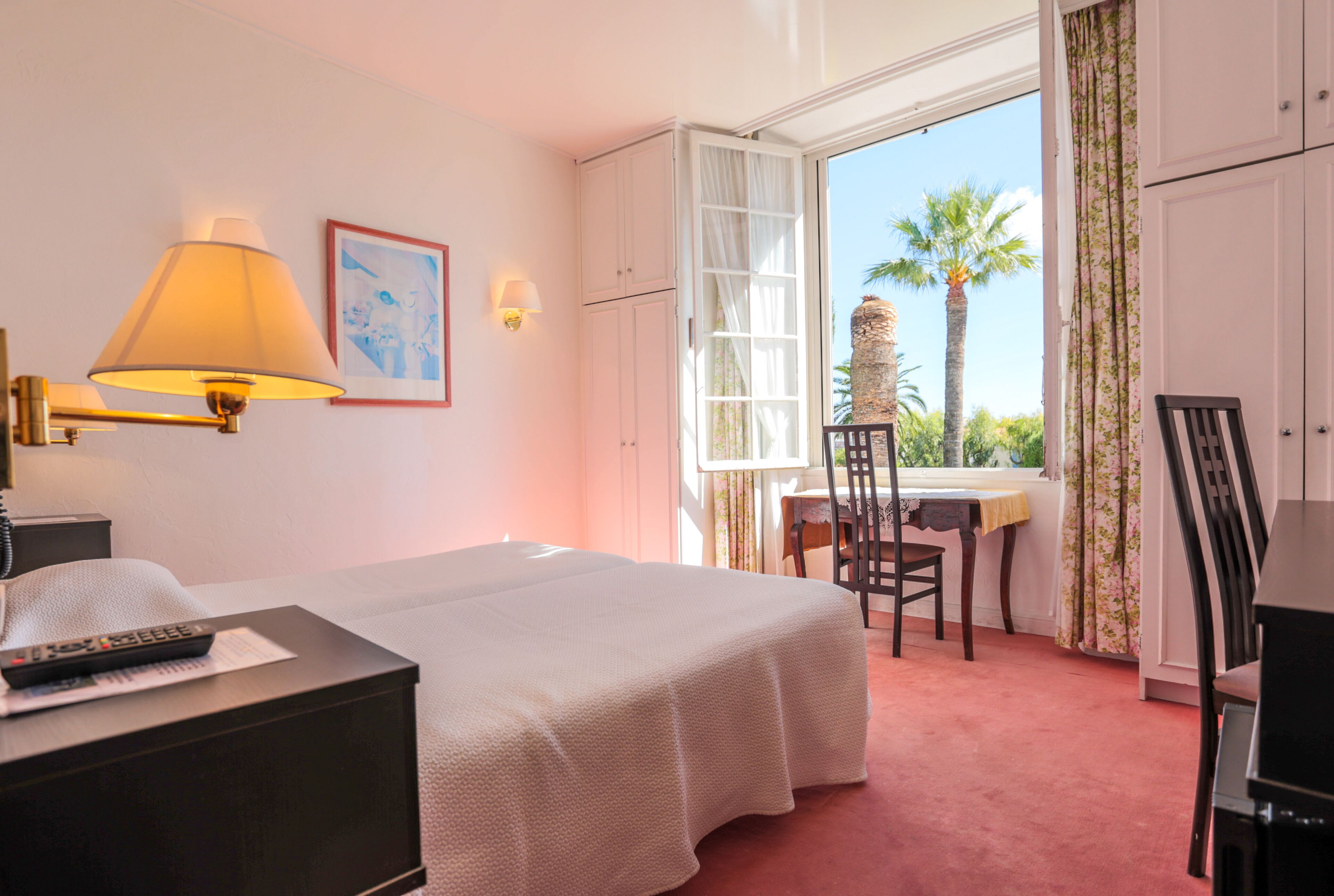 superior double room, 1 double bed, park view | 1 bedroom, in-room safe, individually decorated, desk