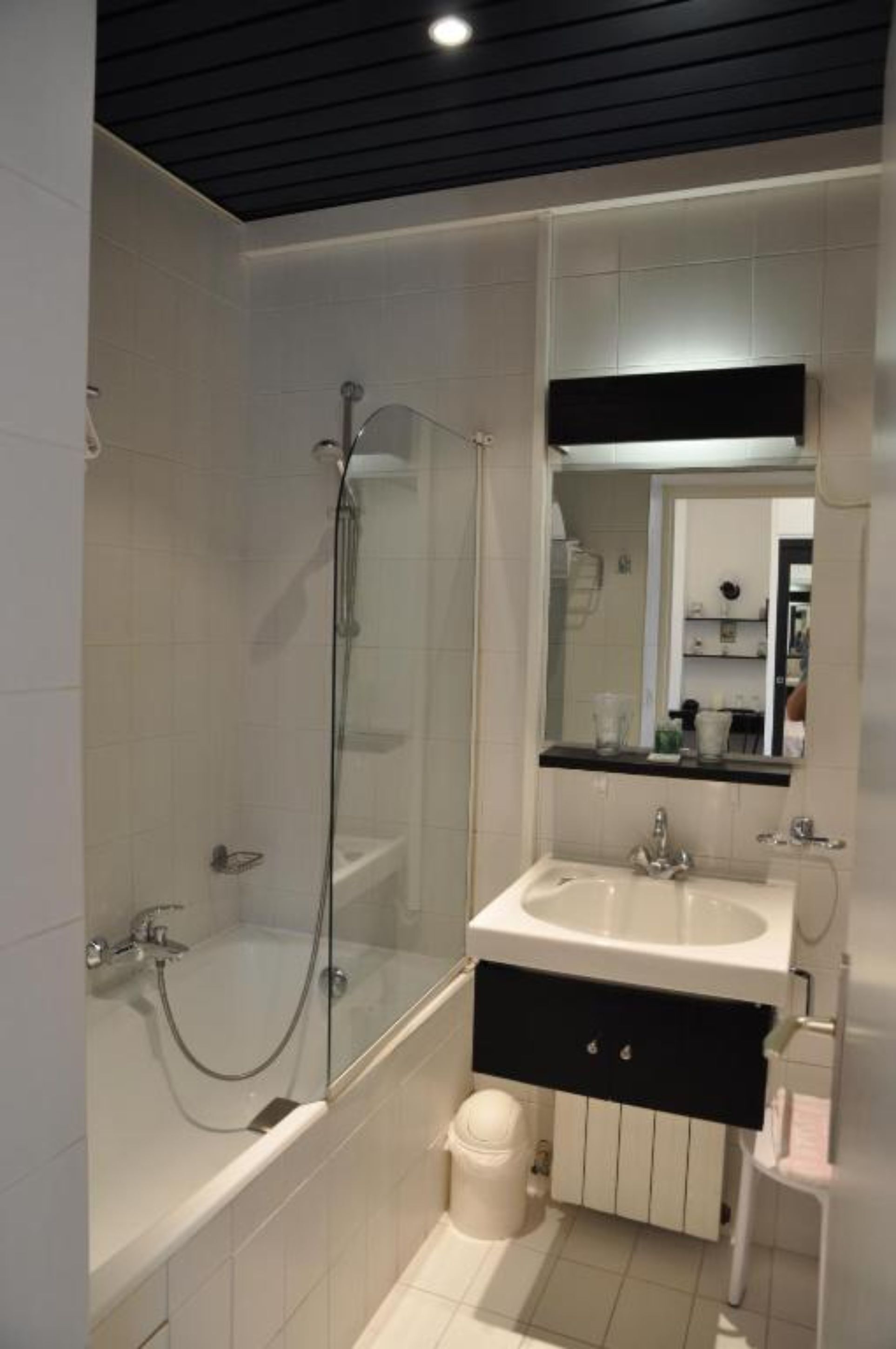 standard double room, 1 double bed, terrace | bathroom | free toiletries, hair dryer, towels