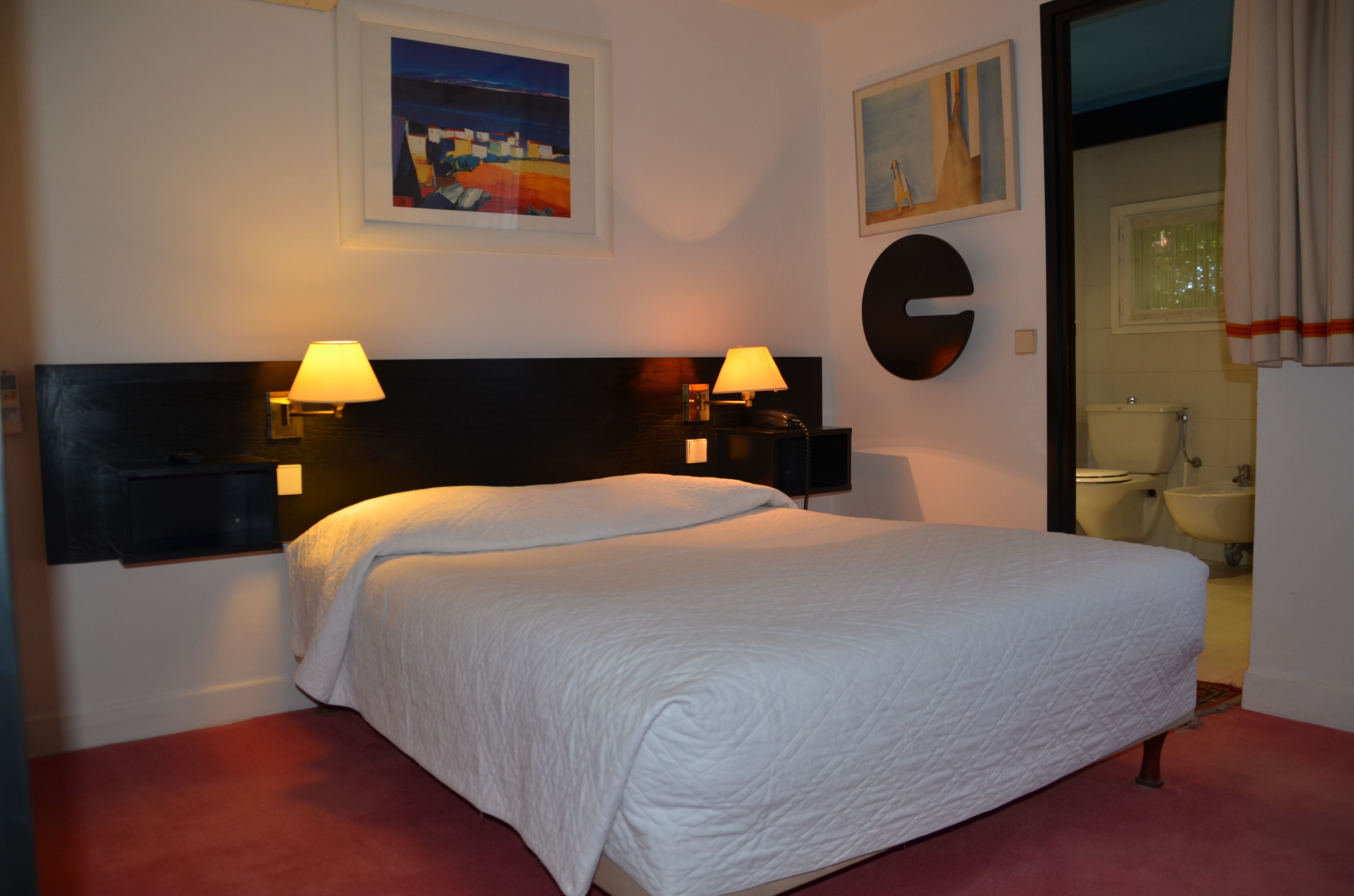 standard double room, 1 double bed (shower) | 1 bedroom, in-room safe, individually decorated, desk