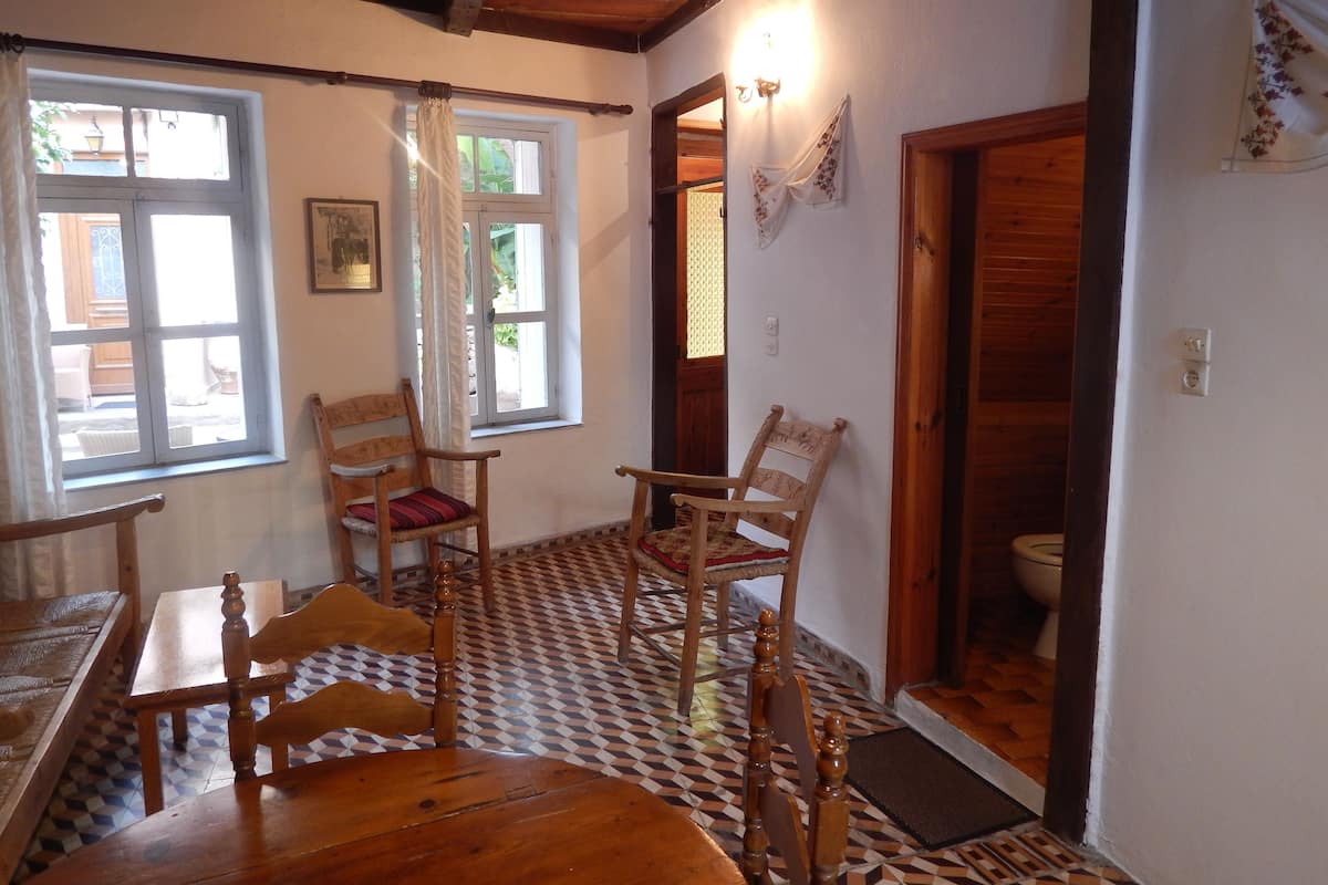 Traditional House (3 persons) | Hypo-allergenic bedding, Select Comfort beds, in-room safe