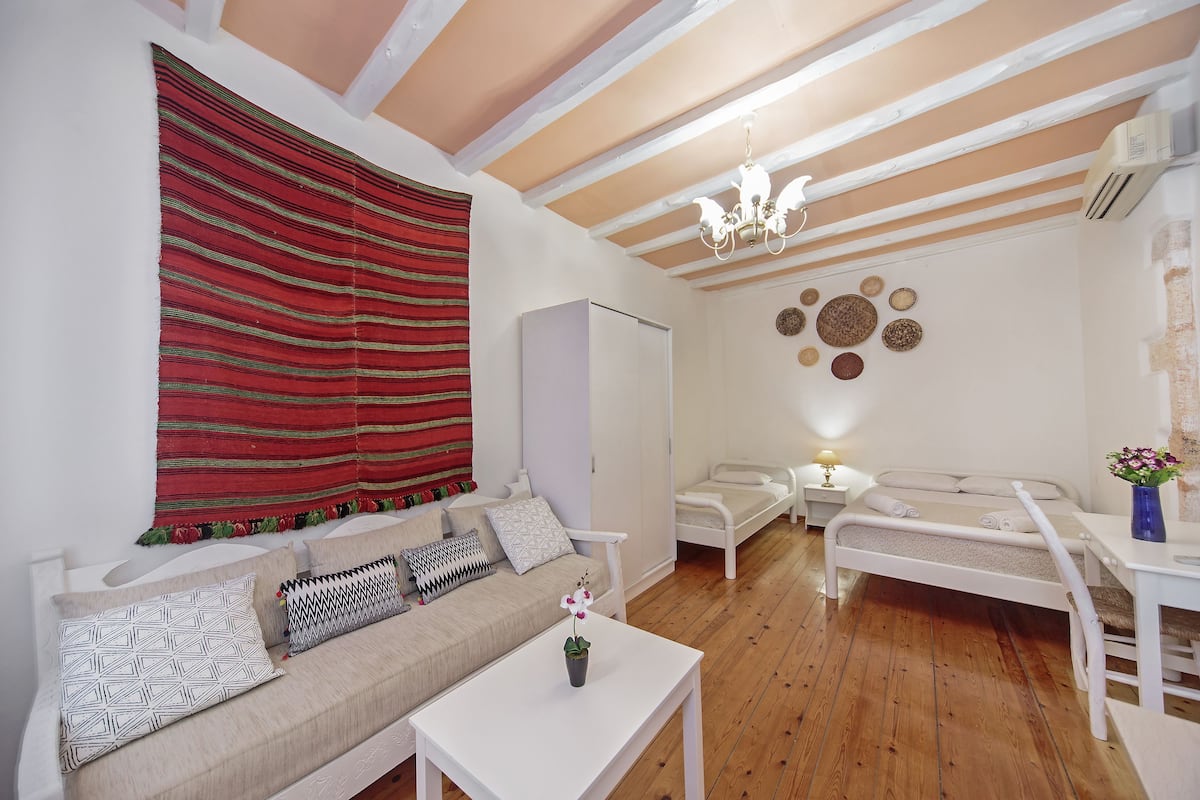 Suite, 1 Double Bed (1st floor, 2 adults) | Hypo-allergenic bedding, Select Comfort beds, in-room safe