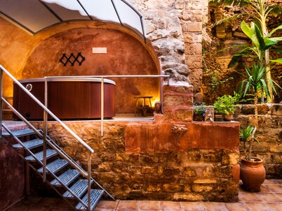 Kasteli Suites