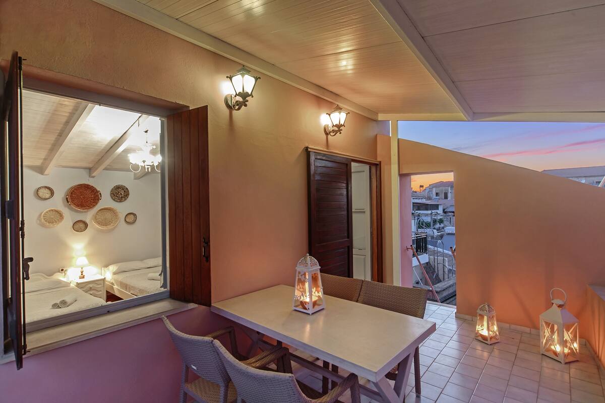 Suite (3 persons, Split level) | Hypo-allergenic bedding, Select Comfort beds, in-room safe