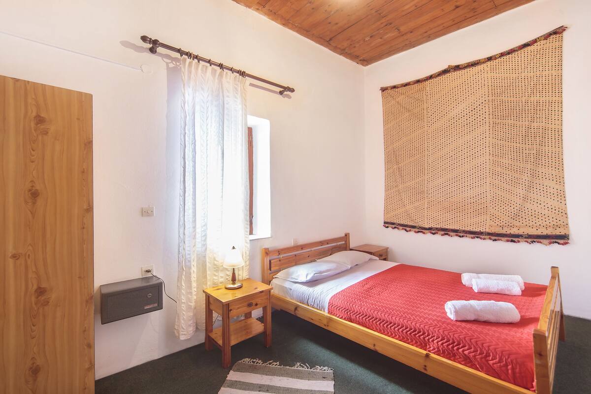 Traditional House (3 persons) | Hypo-allergenic bedding, Select Comfort beds, in-room safe