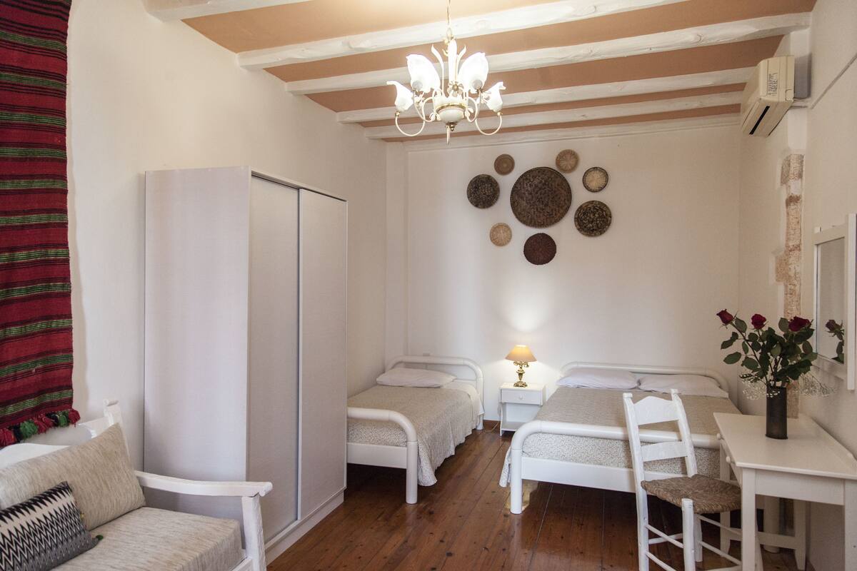 Suite, 1 Double Bed (1st floor, 2 adults) | Hypo-allergenic bedding, Select Comfort beds, in-room safe