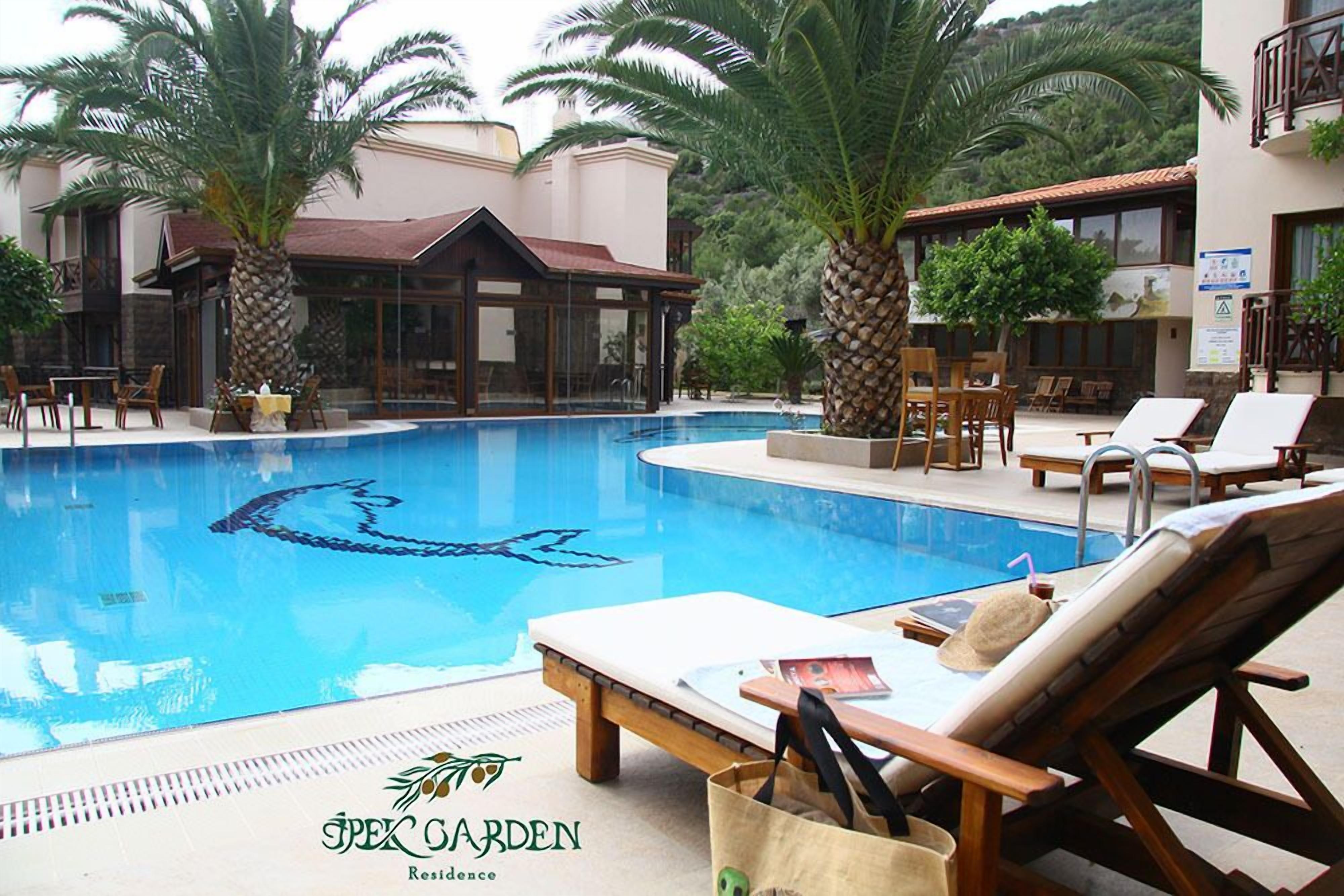 Außenpool, geöffnet von 09:00 Uhr bis 19:00 Uhr, Sonnenschirme