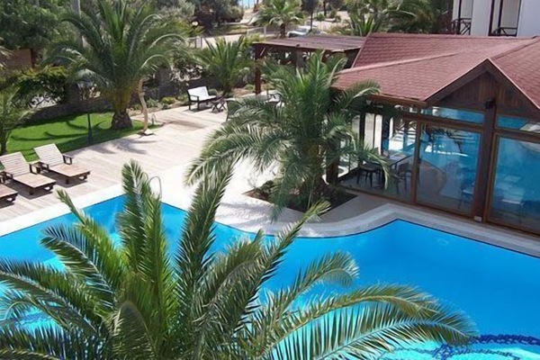 Hồ bơi ngoài trời, mở cửa từ 9:00 đến 19:00, dù/ô trên bãi biển/hồ bơi