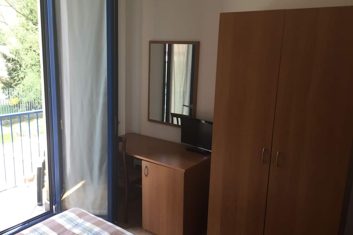 single room | in-room safe, desk, blackout curtains, iron/ironing board