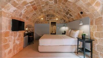 Suite (Aragon) | Peralatan tempat tidur premium, tilam berlapik, bar mini