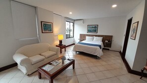 Egyptian cotton sheets, premium bedding, down duvets, in-room safe -  Travelers Apartamentos & Suites Castellón de Juanambú (Cali)