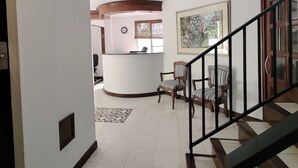 Reception - Travelers Apartamentos & Suites Castellón de Juanambú (Cali)
