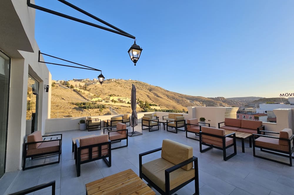Edom Hotel