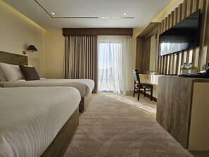 Standard Twin Room | Free minibar, in-room safe, desk, laptop workspace