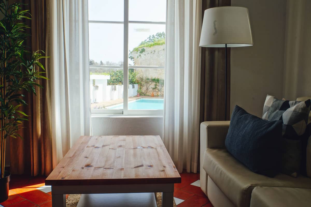 Alloggio su due livelli, 1 camera da letto, vista mare parziale | Una cassaforte in camera, Wi-Fi gratuito, lenzuola