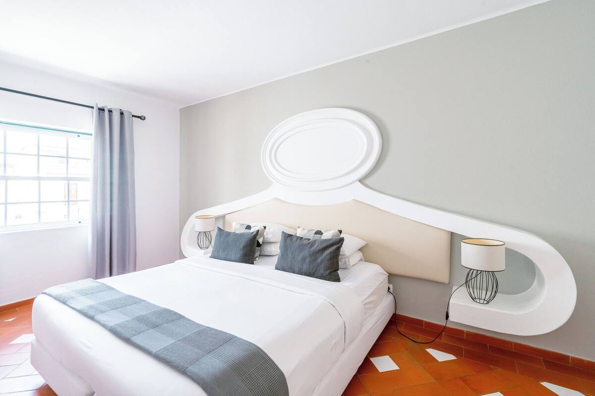 Coffres-forts dans les chambres, Wi-Fi gratuit, draps fournis