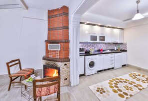 Villa, 2 Bedrooms, Sauna, Garden View | Private kitchen