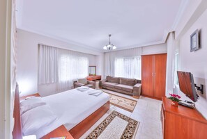 Family Suite, 1 Double Bed with Sofa bed, Garden View | 2 bedrooms, Egyptian cotton sheets, premium bedding, down duvets - Dundar Thermal Villa Otel (Afyonkarahisar)